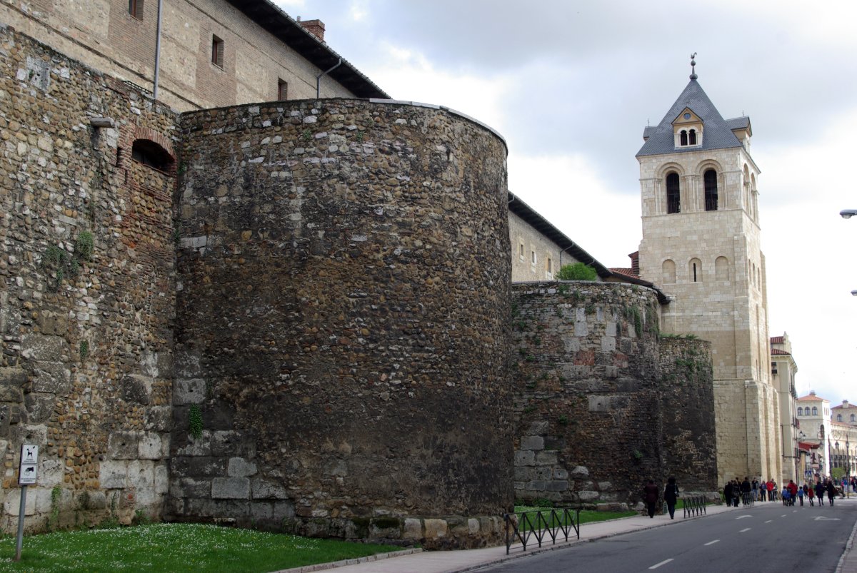 Muralla Romana junto a la Basílica de San Isidoro de León