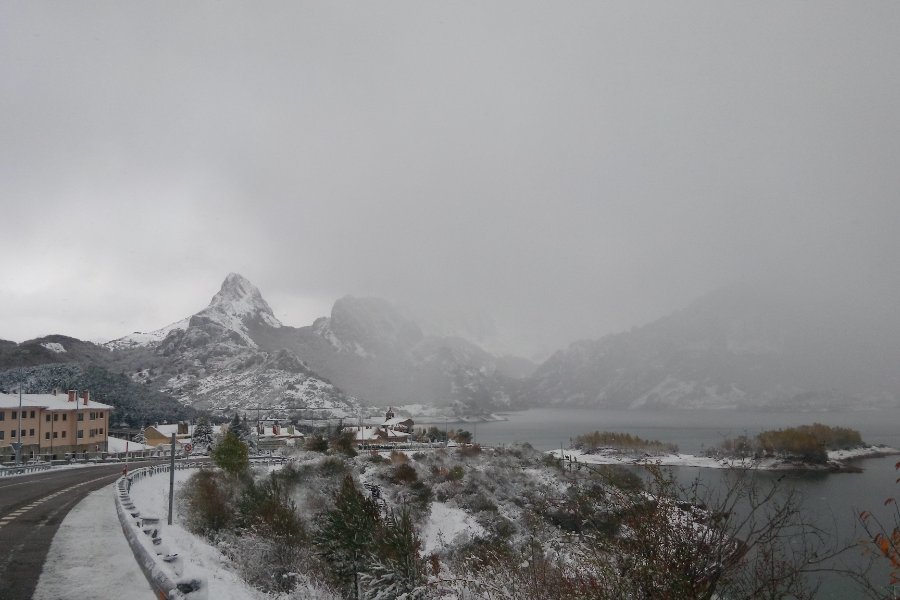 Riaño junto al embalse, León